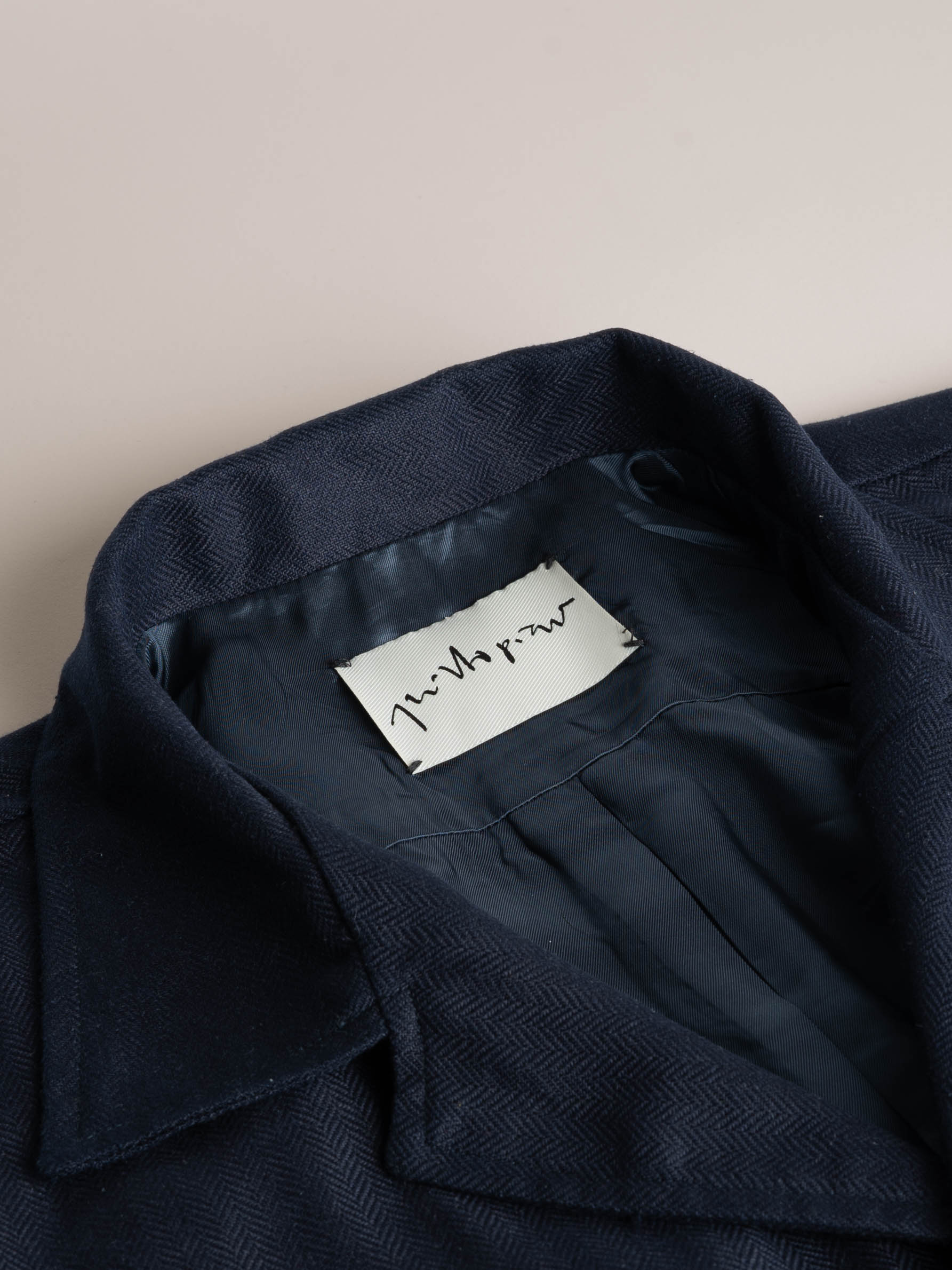 Packshot-OVERSHIRT-NAVYBLUE-100_SILK-HERRINGBONE-COLLAR