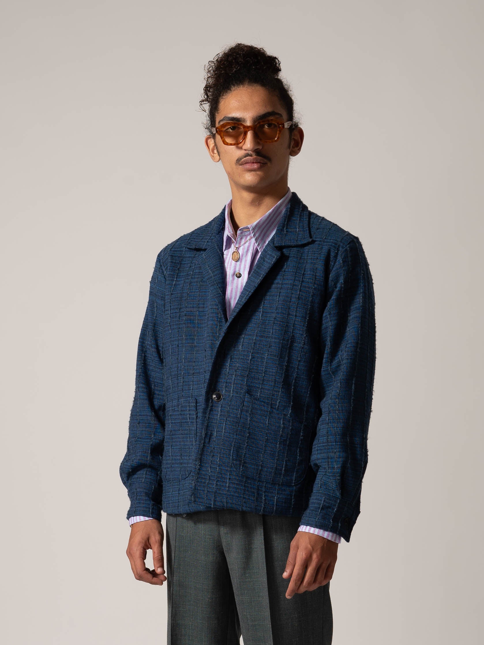 MODEL WEARING OVERSHIRT-NAVYBLUE-100_SILK-HERRINGBONE