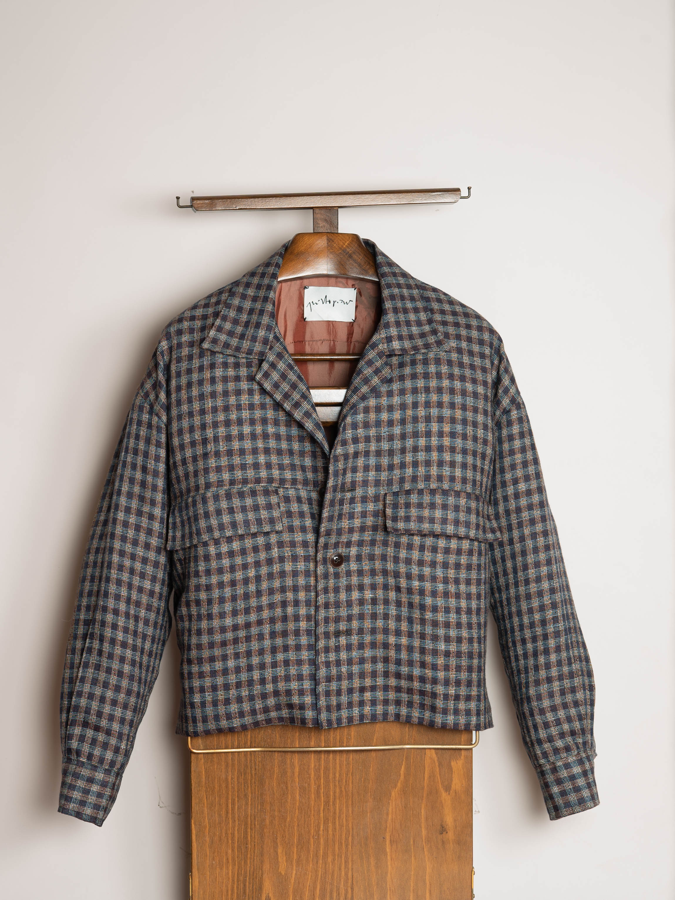 Packshot-BOMBERJACKET-BLUEBEIGEBORDEAUX-WOOLANDLINEN-CHECKERED