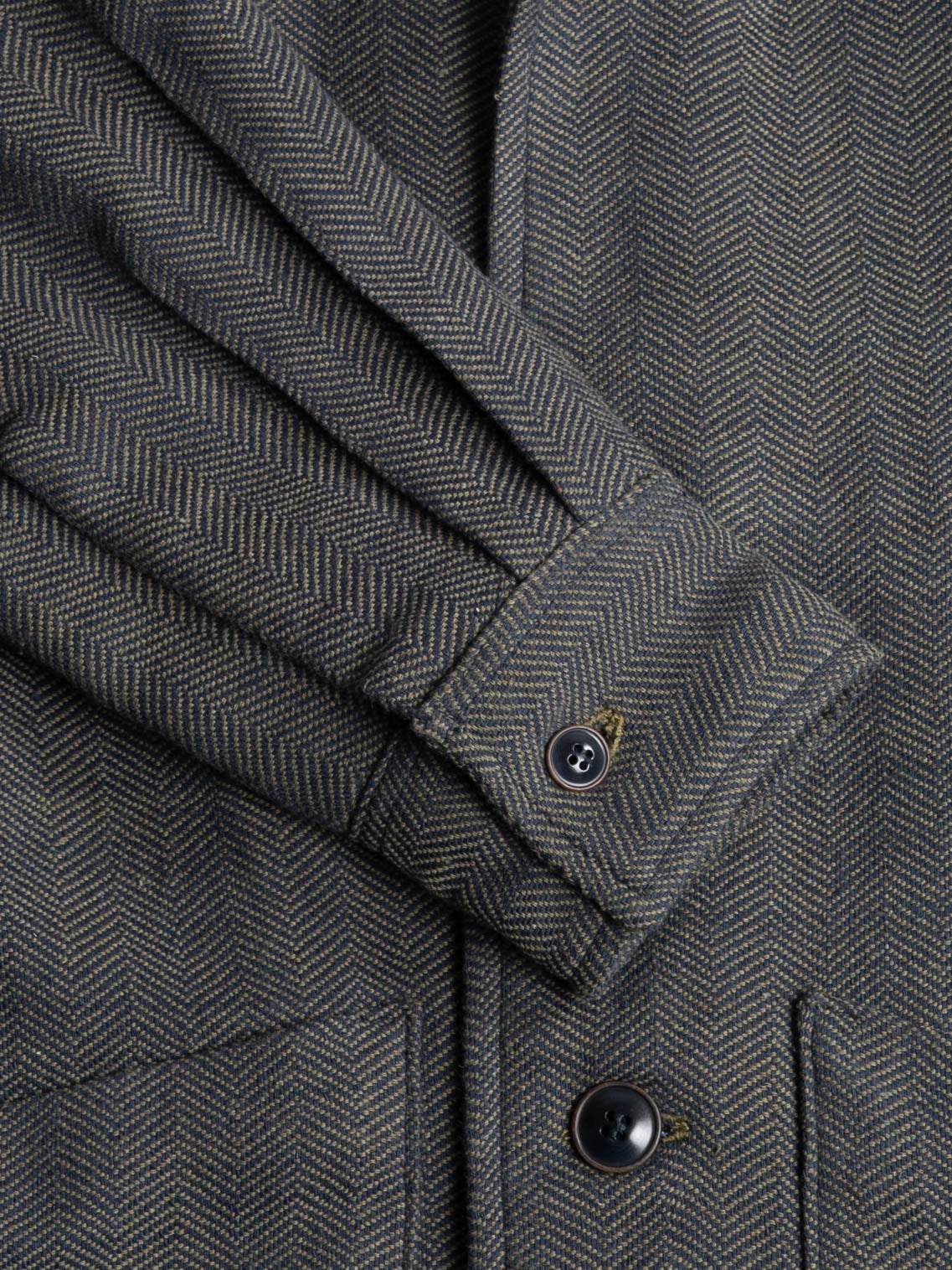 Packshot-OVERSHIRT-GREENANDBLUE-100_COTTON-HERRINGBONE-CUFF